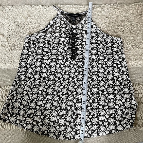 NEW LOOK Lace up Floral tank - 2 - Picture 12 of 16